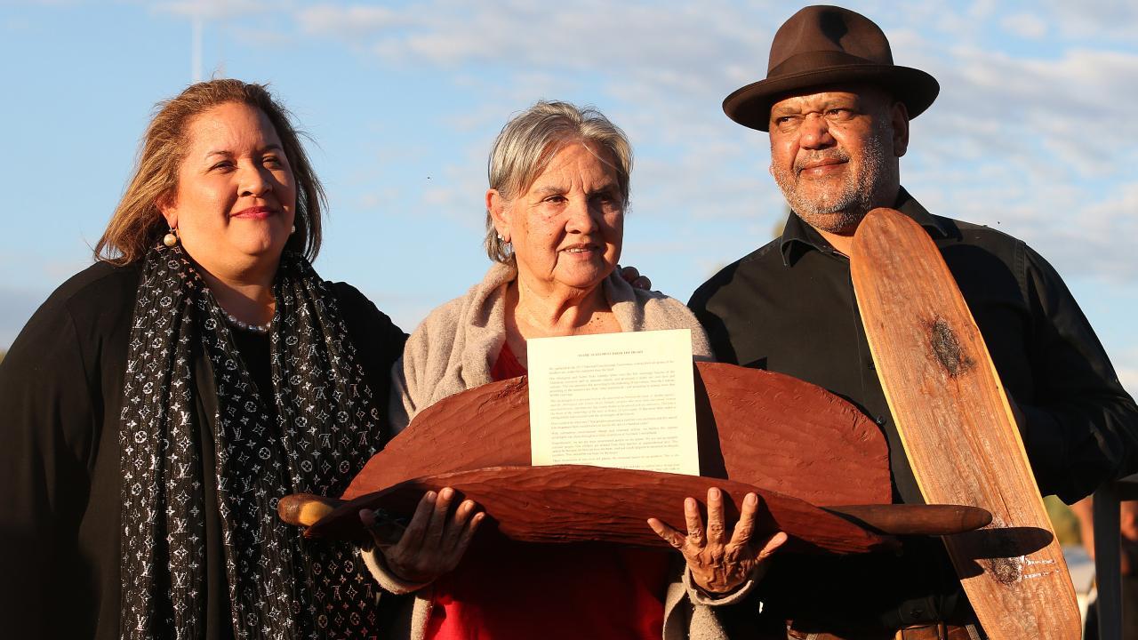 (L to R) Megan Davis, Pat Anderson (holding a piti with the Uluru Statement from the Heart inside) and Noel Pearson, 26&nbsp;May 2017.