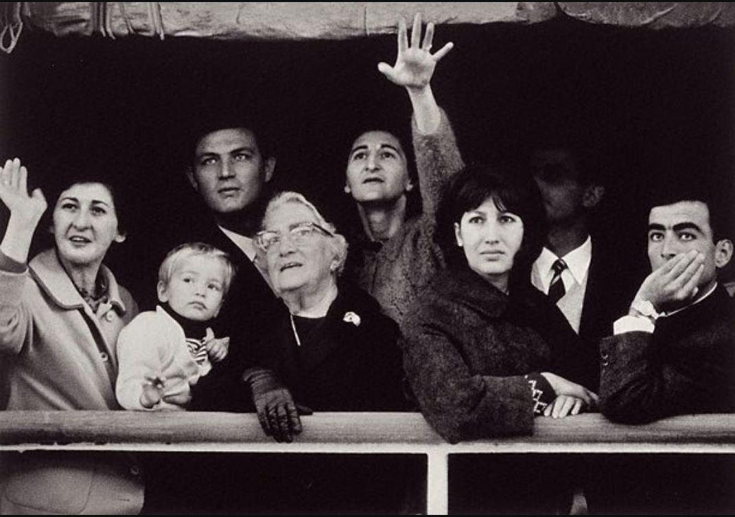 Migrants arriving in Sydney, 1966.
